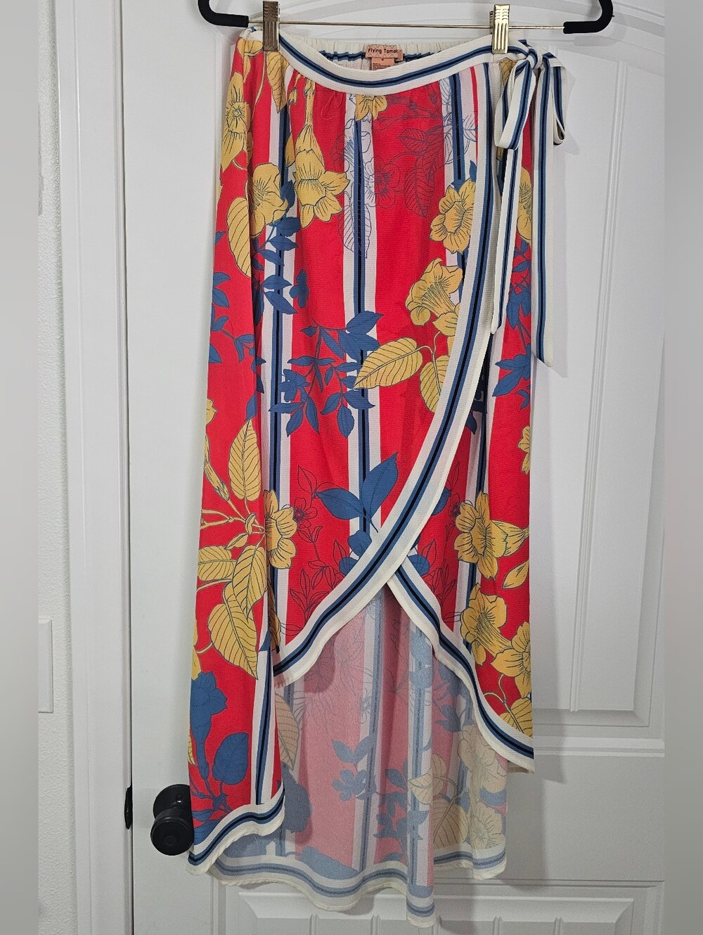 Flying Tomato Floral Skirt. Size SMALL